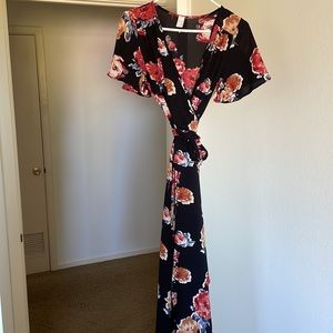 VICI floral wrap midi dress high-low. Size small